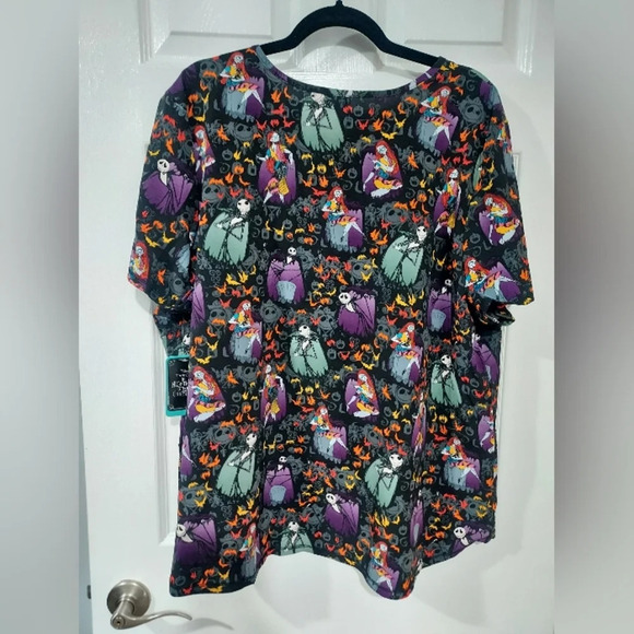 NWT Nightmare Before Christmas Alive With Love V-Neck Print Scrub Top Size 2XL - Picture 10 of 10